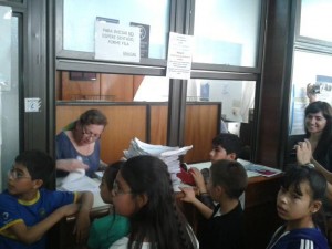 Los chicos llevaron la denuncia hasta el interior de Tribunales